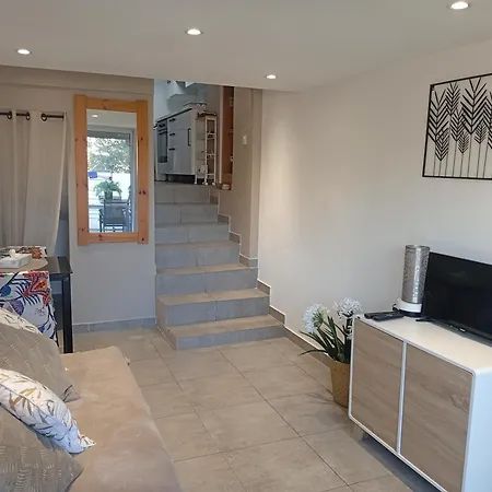 Apartment Type 2 Avec Terrasse Et Parking
